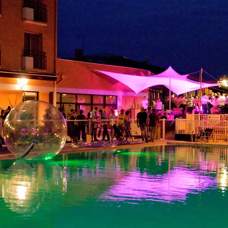 Hotel Mercure Toulouse Aéroport Golf De 4*